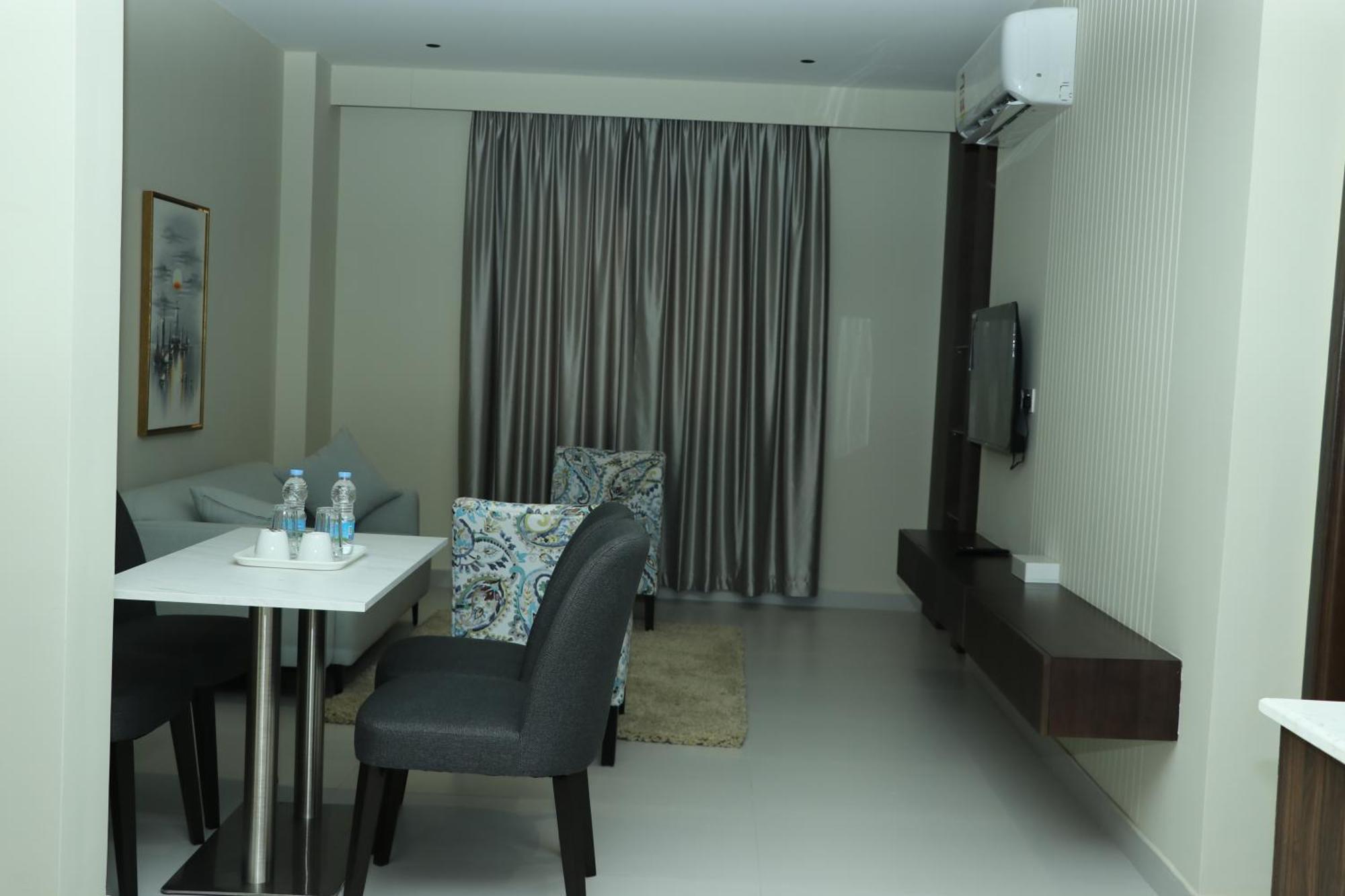 Jarzez Hotel Apartments Al Hail Seeb Exterior photo