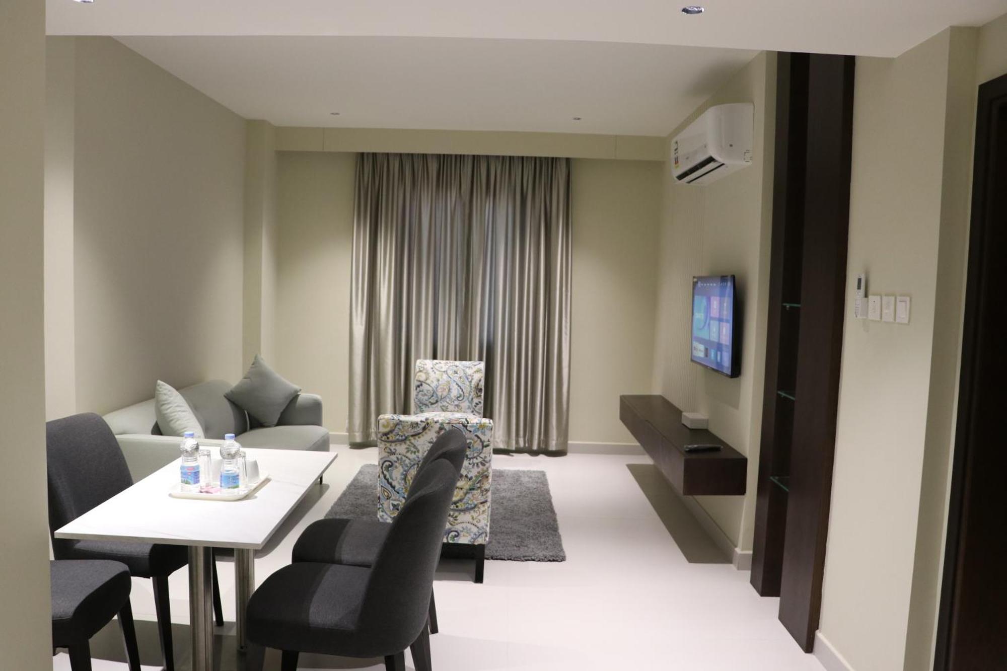 Jarzez Hotel Apartments Al Hail Seeb Exterior photo