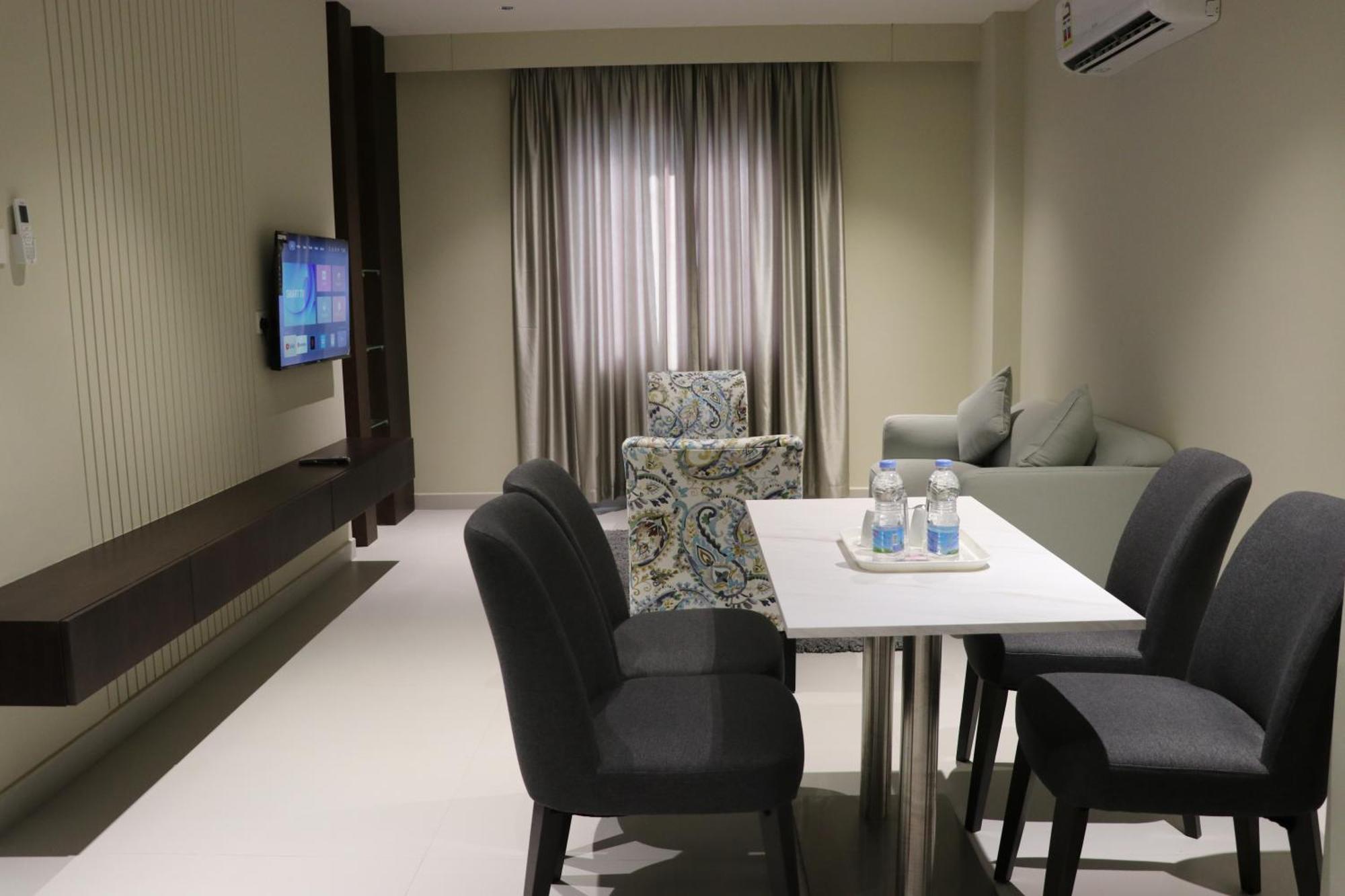 Jarzez Hotel Apartments Al Hail Seeb Exterior photo