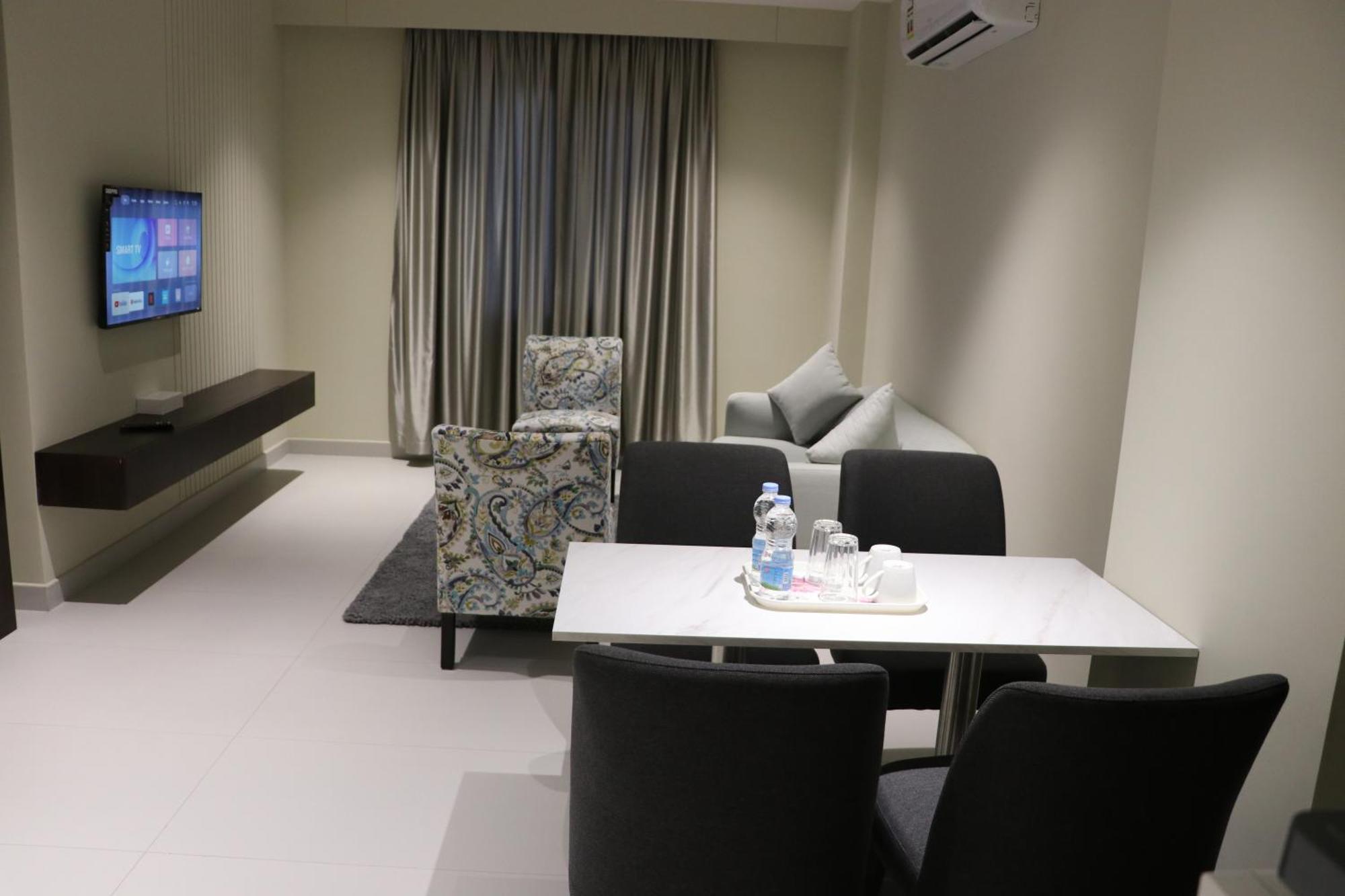 Jarzez Hotel Apartments Al Hail Seeb Exterior photo